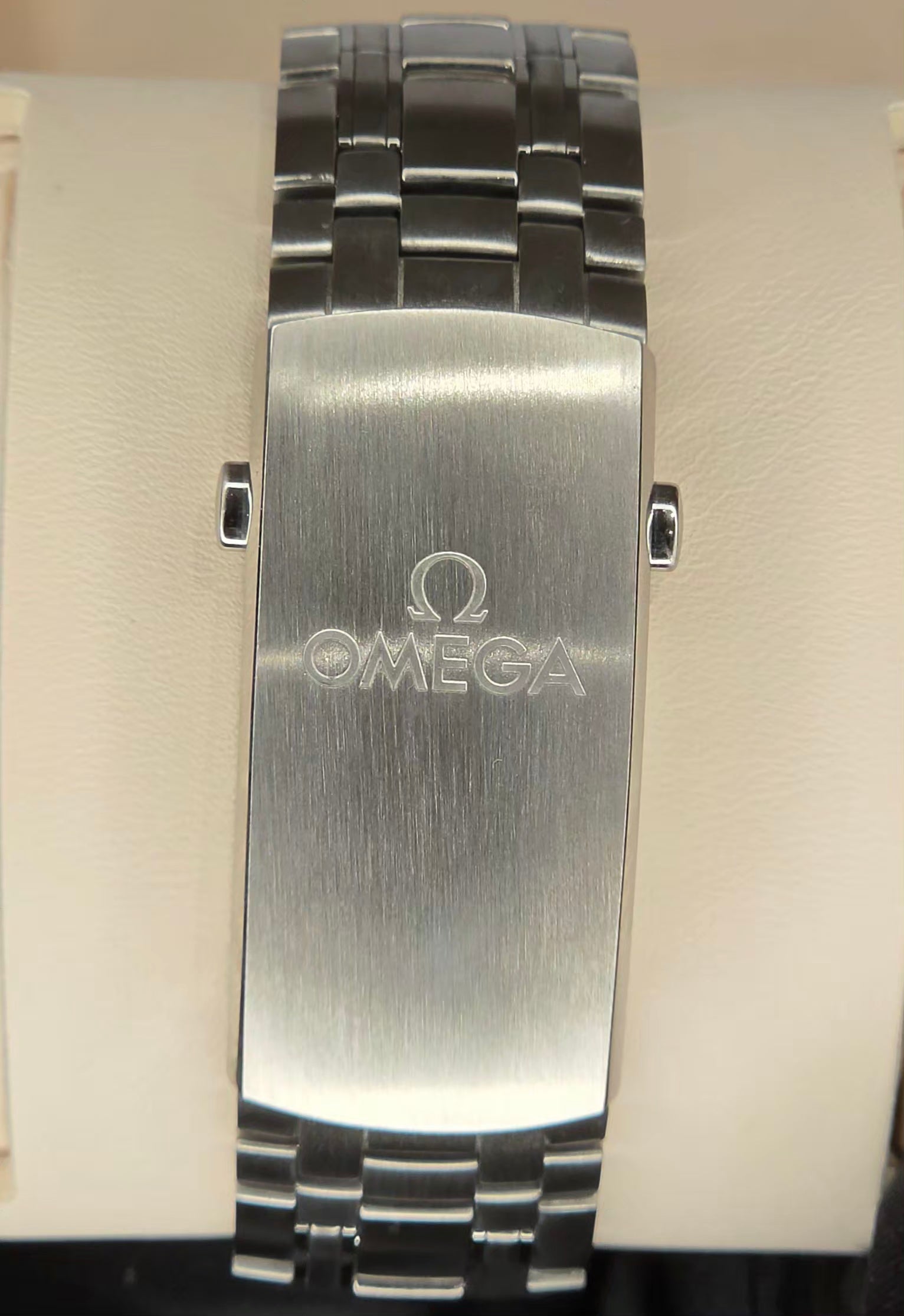 Omega Seamaster Diver 300M — Ref. 210.30.42.20.04.001, White Dial, Black Ceramic Bezel