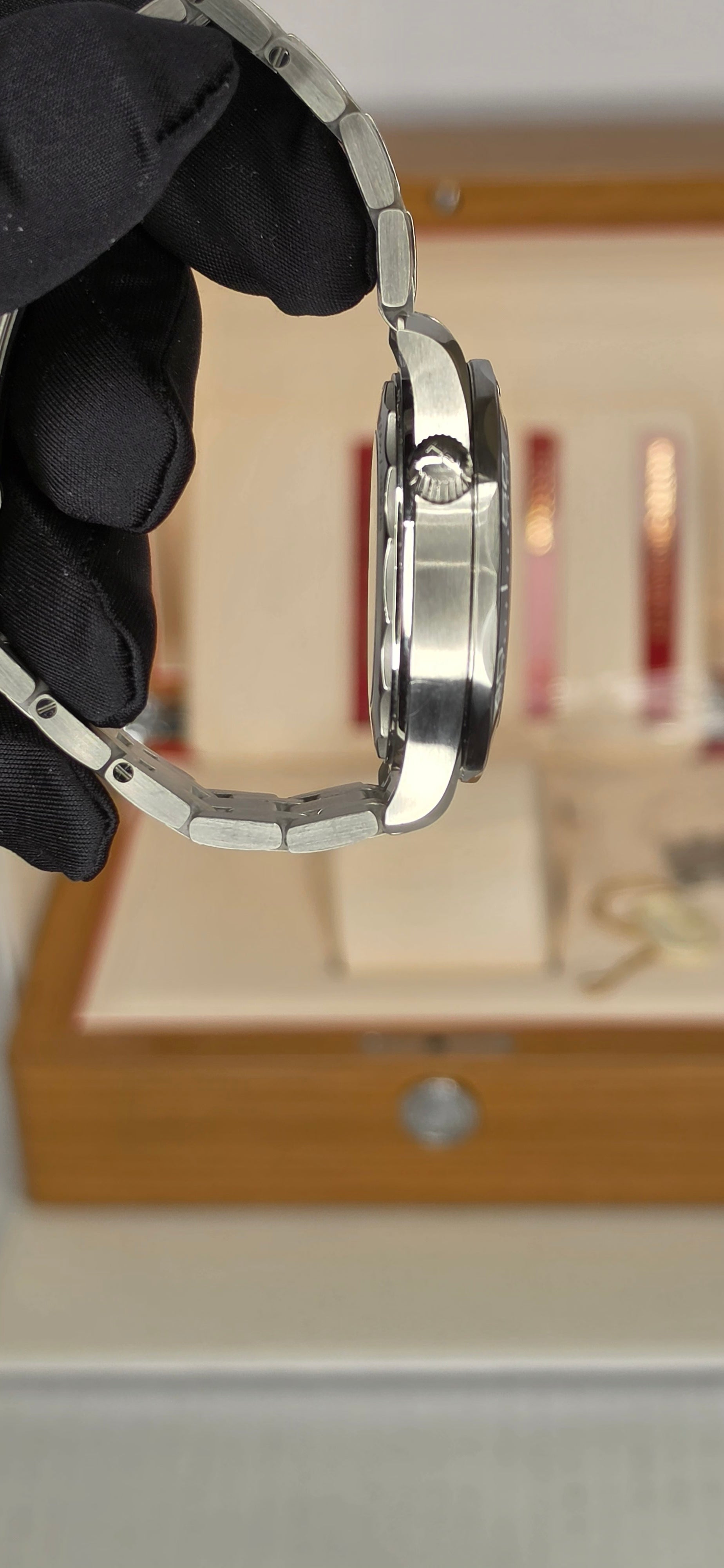 Omega Seamaster Diver 300M — Ref. 210.30.42.20.04.001, White Dial, Black Ceramic Bezel