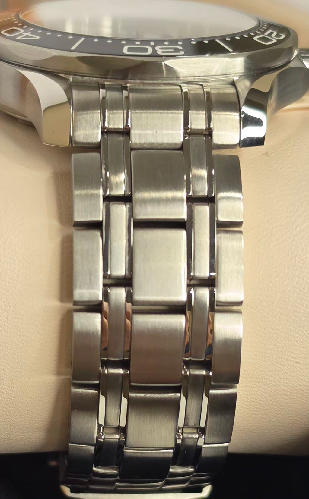 Omega Seamaster Diver 300M — Ref. 210.30.42.20.04.001, White Dial, Black Ceramic Bezel