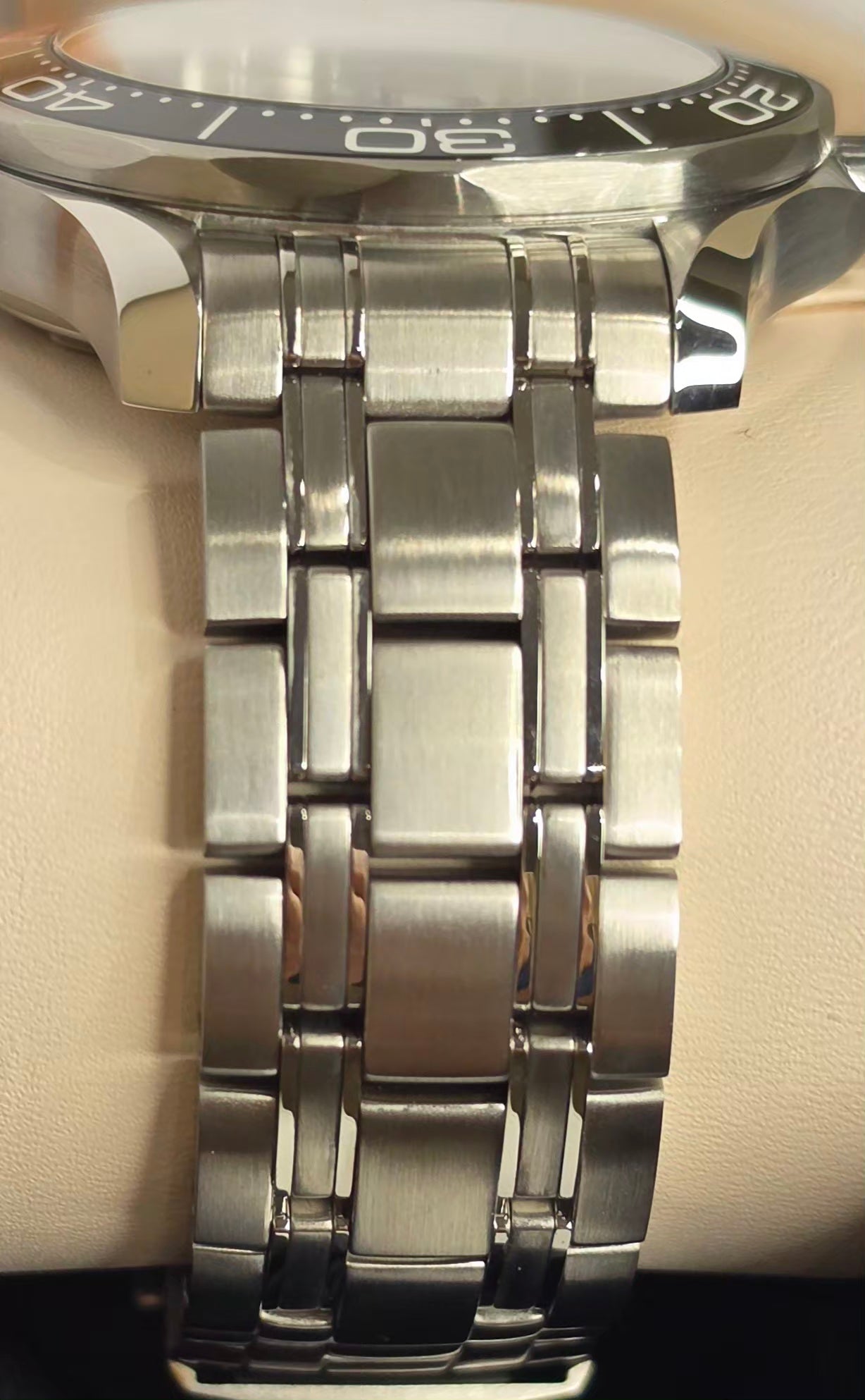 Omega Seamaster Diver 300M — Ref. 210.30.42.20.04.001, White Dial, Black Ceramic Bezel