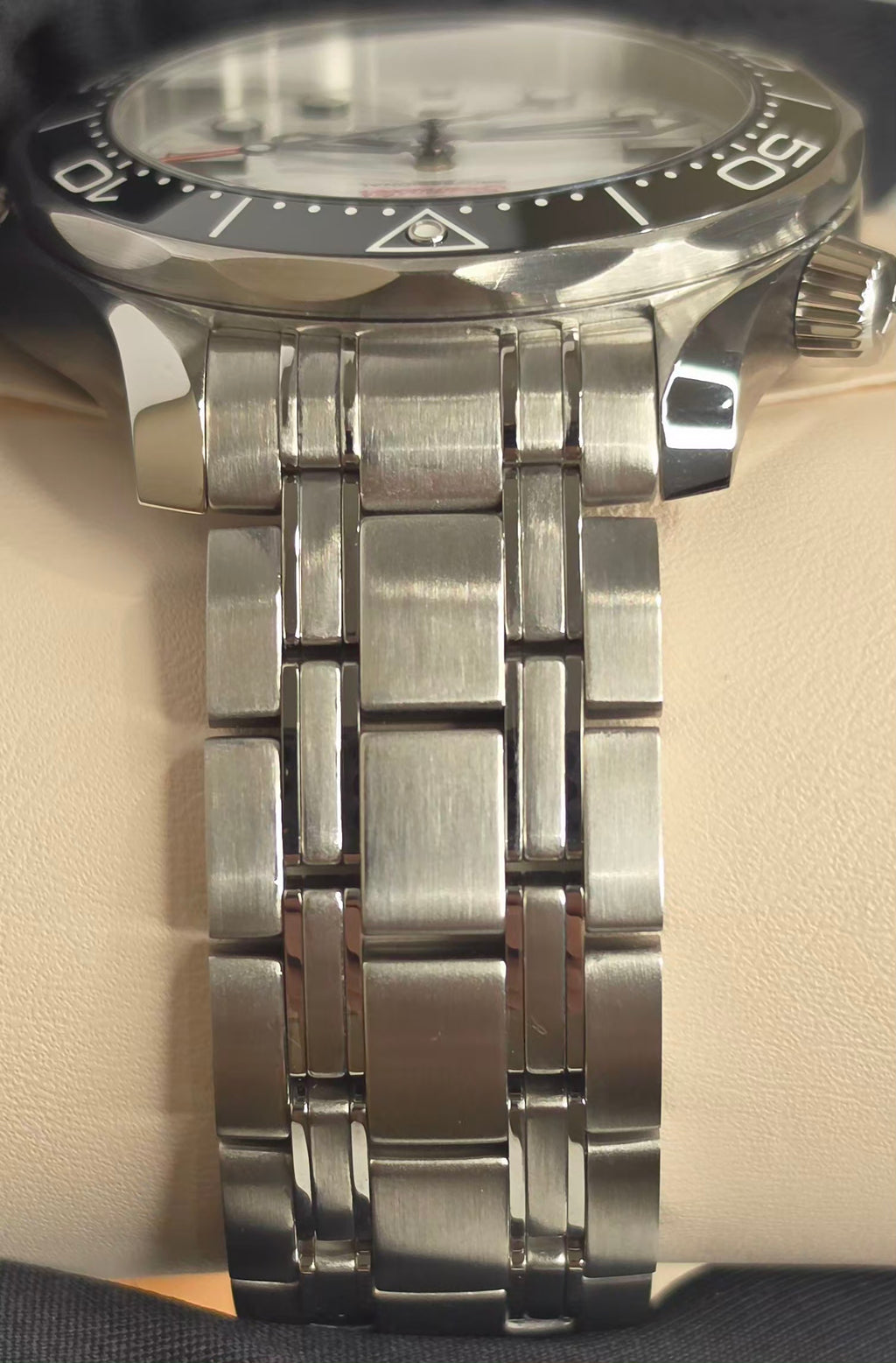 Omega Seamaster Diver 300M — Ref. 210.30.42.20.04.001, White Dial, Black Ceramic Bezel