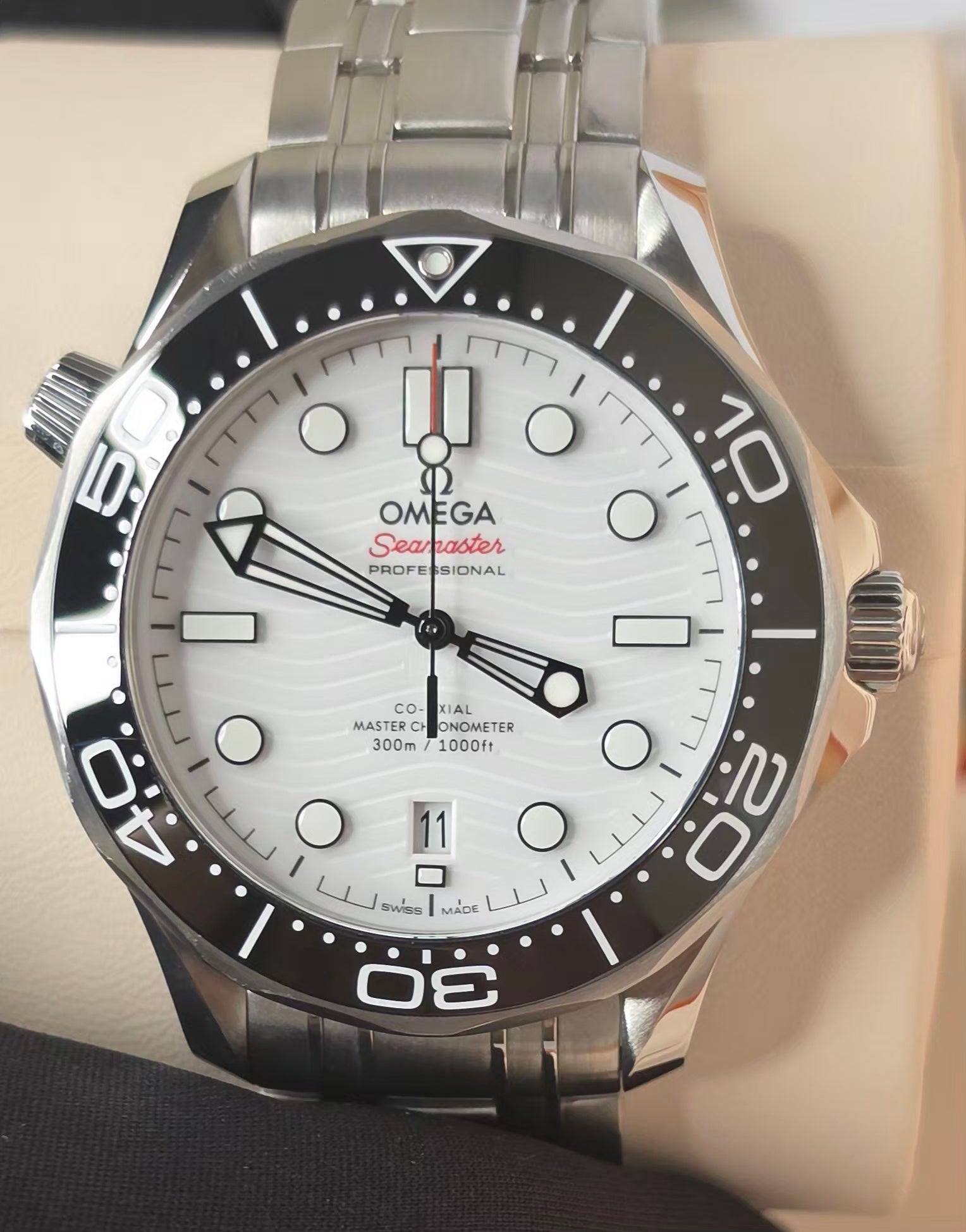 Omega Seamaster Diver 300M — Ref. 210.30.42.20.04.001, White Dial, Black Ceramic Bezel
