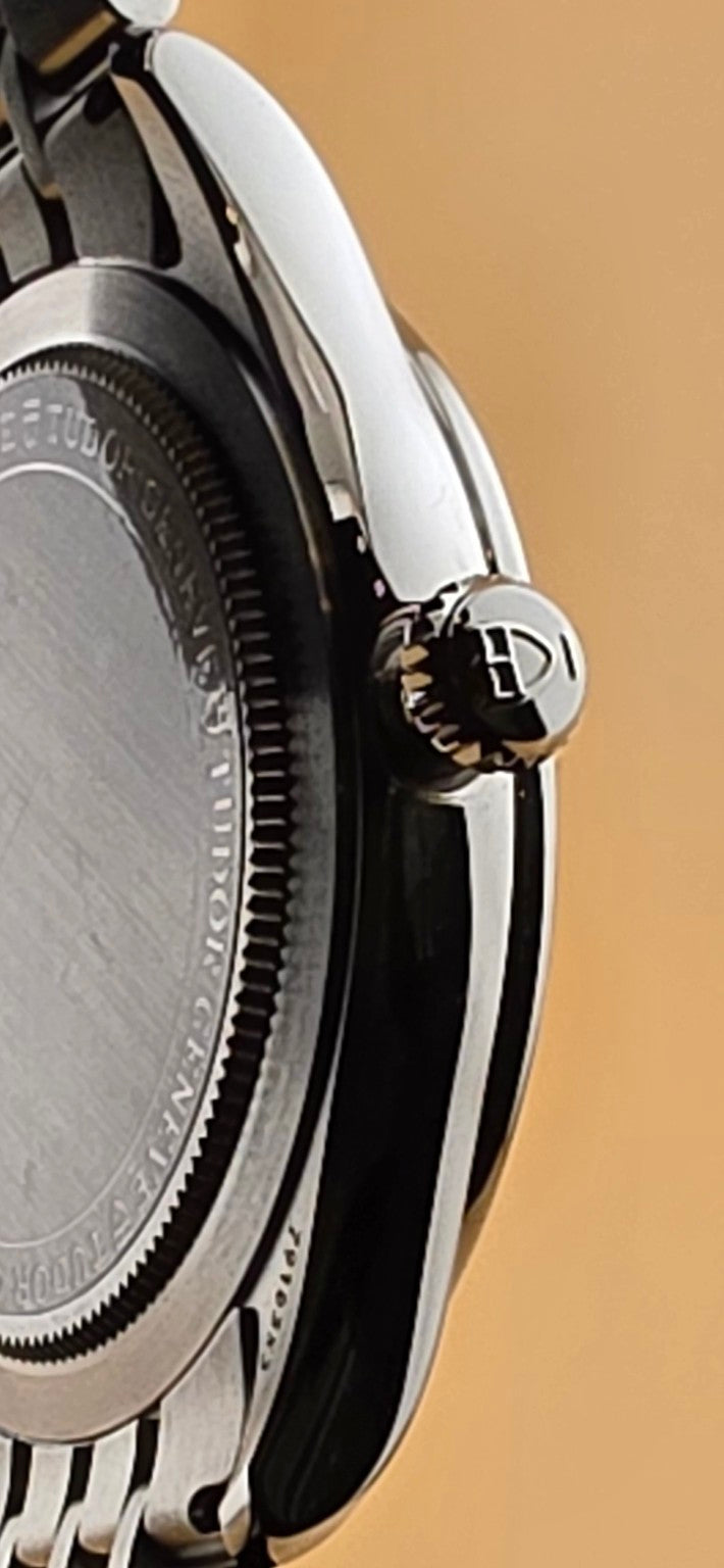 Tudor 1926 reference 91842 signed crown detail