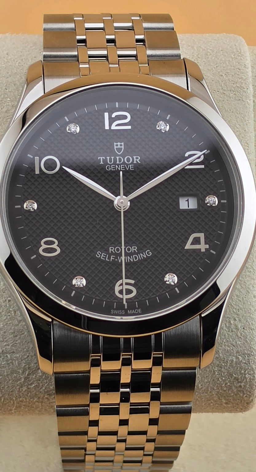 Tudor 1926 reference 91842 black diamond dial front view